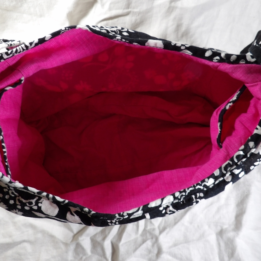 thirty-one Black & White Floral Crossbody Bag with Pink Lining - Picture 3 of 6